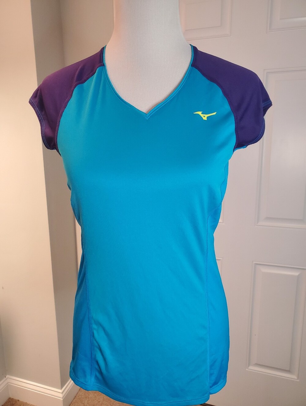 Mizuno Women's Teal & Purple Athletic V-Neck Top